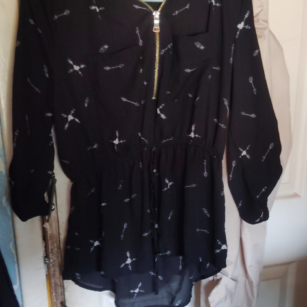 J for Justify Black and White Relaxed Tunic with Notched Collar